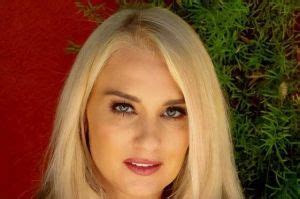 momswap milfnut|Julia Robbie, Charlie Forde .